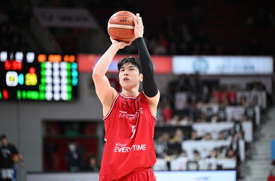 ▲ 정관장이 kt를 잡고 단독 2위 자리를 되찾았다.ⓒKBL 제공