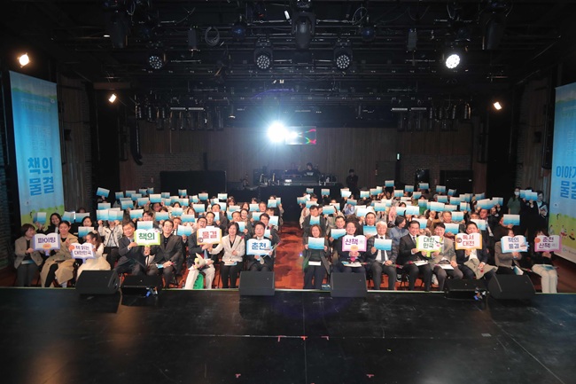 ▲ 춘천시가 23일 춘천 상상마당 사운드홀에서 '2026 대한민국 책의 도시' 선포식을 개최했다. ⓒ춘천시