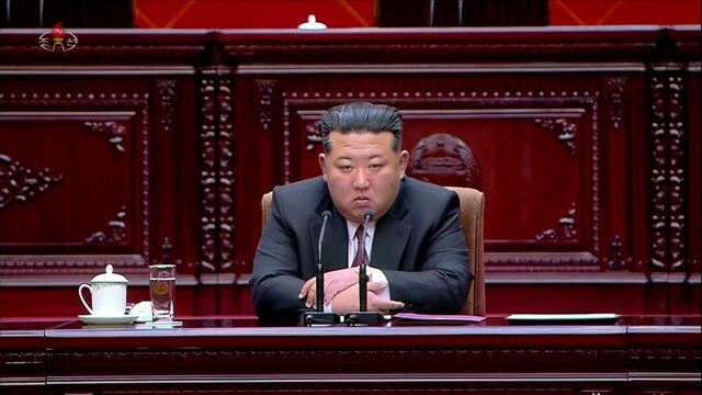 ▲ 북한은 지난 22일 평양에서 최고인민회의 제15기 제1차 회의를 열고 김정은을 국무위원장으로 재추대하고 조용원을 최고인민회의 의장으로 선출했다고 조선중앙TV가 23일 보도했다. ⓒ북한 조선중앙TV 화면/연합뉴스