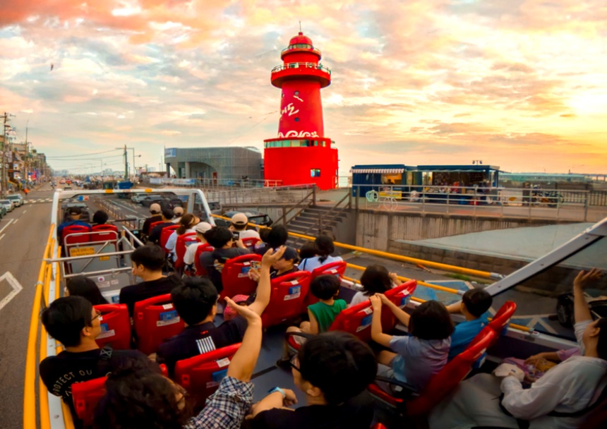 ▲ 시흥시가 주요 관광 명소를 한눈에 조망할 수 있는‘시흥시티투어 2층 버스’단체 할인 이벤트를 운영한다 ⓒ시흥시 제공