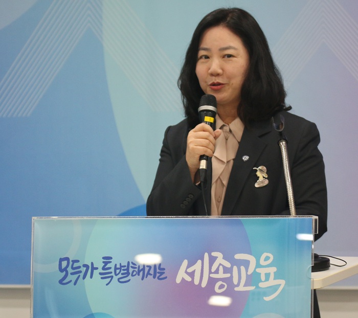 ▲ 구연희 세종교육감 권한대행이 24일 청사 대회의실에서 기자회견을 열고 2026 청렴정책을 발표하고 있다.ⓒ이길표 기자