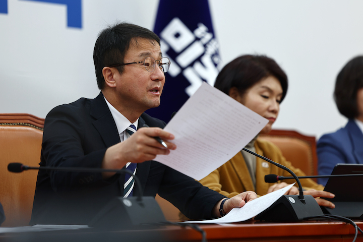 ▲ 한병도 더불어민주당 원내대표가 24일 국회에서 열린 원내대책회의에서 발언하고 있다. ⓒ뉴시스