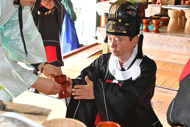 ▲ 2026 춘기 석전제가 24일 화천향교에서 최문순 화천군수, 오영교 화천향교 전교, 정종성 화천문화원장을 비롯한 지역 기관사회단체 관계자들이 참석한 가운데 열렸다. ⓒ화천군