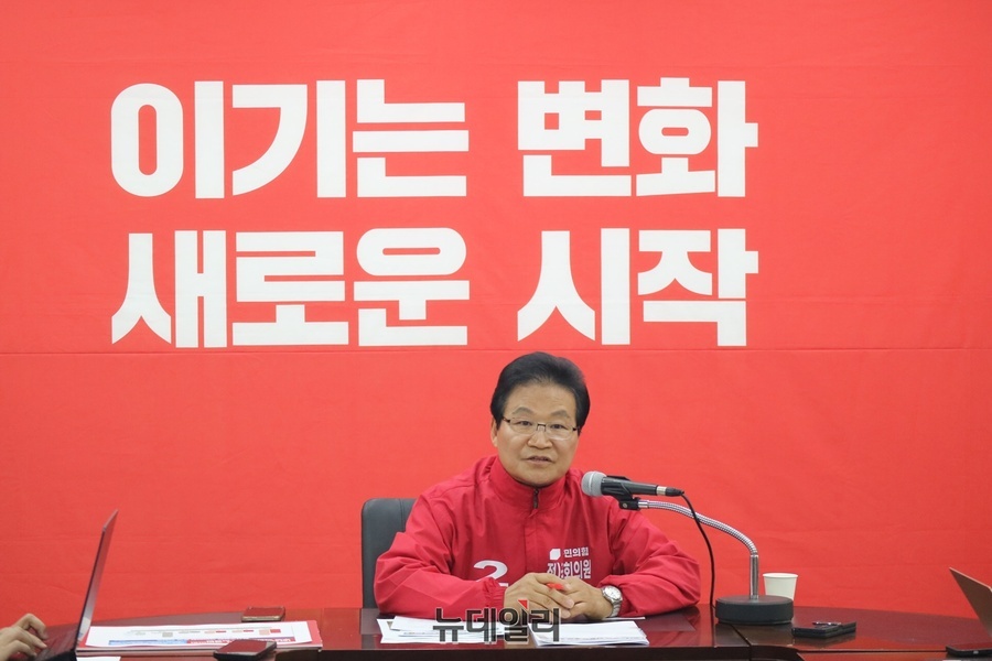 ▲ 김용판 예비후보는 달서구청장이 되면 취임 후 100임 내에 △행정문화, △성서공단, △지역축제, △힐링문화, △주민복지 등 분야에서 대전환을 이뤄내 가시적인 성과를 거둘 것이라고 역설했다.ⓒ뉴데일리