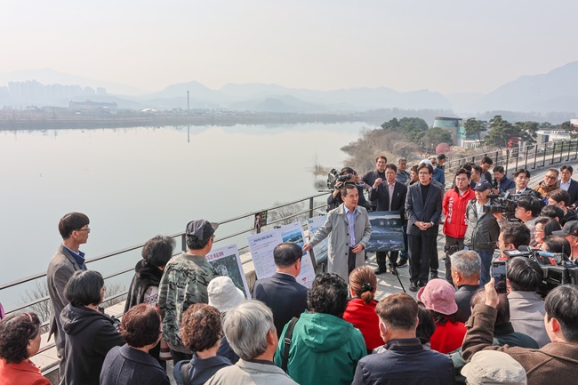 ▲ 강원특별자치도가 24일 국지도 70호선 서면대교 건설공사 예정지를 찾아 기본설계 내용과 향후 추진계획을 점검했다. ⓒ강원특별자치도