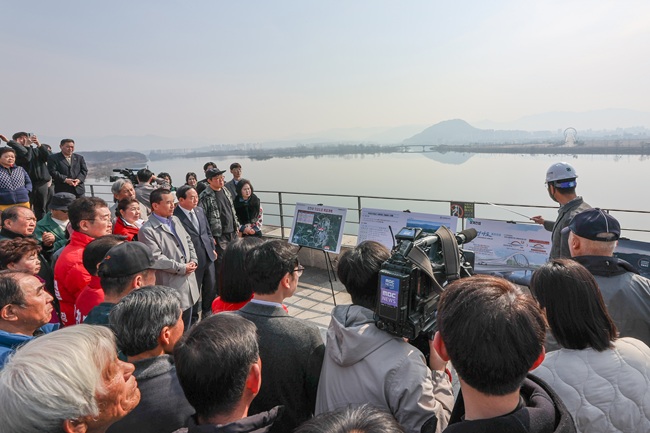 ▲ 강원특별자치도가 24일 국지도 70호선 서면대교 건설공사 예정지를 찾아 기본설계 내용과 향후 추진계획을 점검했다. ⓒ강원특별자치도