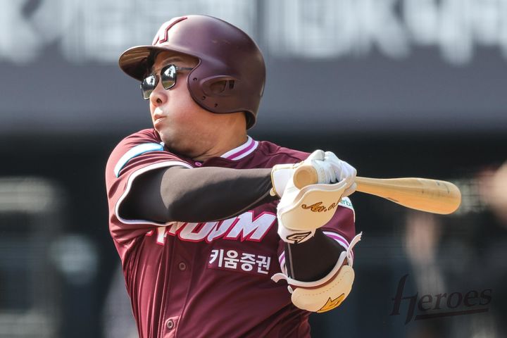 ▲ 안치홍의 활약을 앞세운 키움이 이틀 연속 '디펜딩 챔피언' LG를 잡았다.ⓒ키움 히어로즈 제공