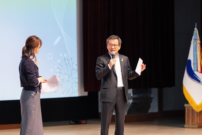 ▲ 강원 강릉시(시장 김홍규)가 부정부패 예방과 청렴문화 확산을 위해 24일 시청 2층 대강당에서 '2026년 전직원 참여형 부패방지교육'을 실시했다. ⓒ강릉시