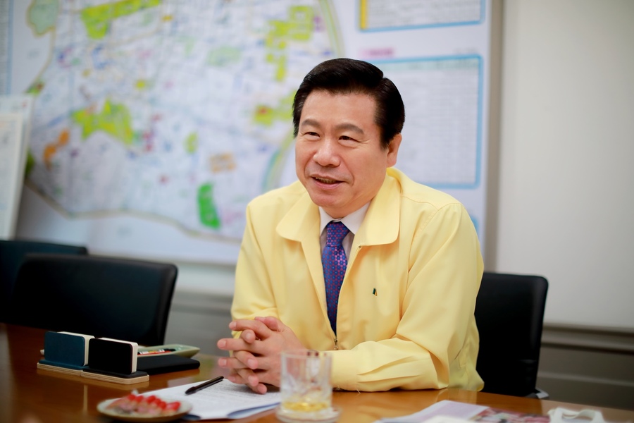 ▲ 류규하 중구청장 예비후보는 24일 오전 중구선거관리위원회를 찾아 예비후보 등록을 마치고, 오는 6월 3일 실시되는 제9회 전국동시지방선거 출마를 공식화했다.ⓒ류규하 예비후보측