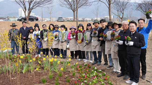 춘천시, '시민과 함께하는 오래뜰정원 가꾸기 행사' 개최