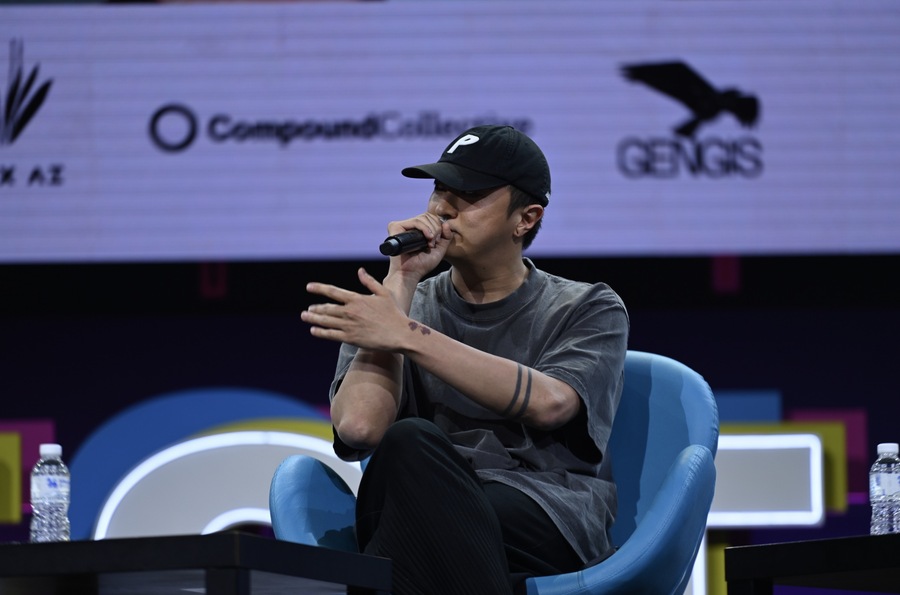 ▲ 애드페스트 2026 무대에 오른 전이안 컴파운드 컬렉티브 감독. ©ADFEST 2026