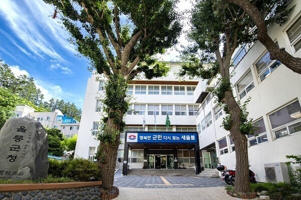 ▲ 울릉군이 미세먼지 저감과 친환경 섬 조성을 위해 ‘2026년 상반기 전기자동차 보급사업’을 수정 공고하고 본격 지원에 나선다.ⓒ울릉군