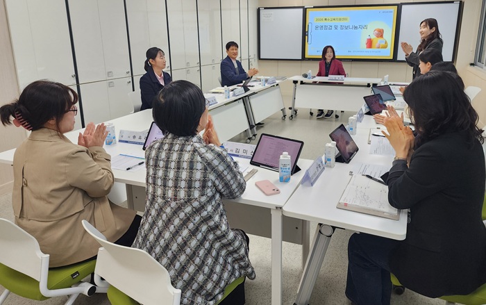 ▲ 공주시 특수교육지원센터 현장지원점검 및 정보나눔을 하고 있다.ⓒ충남교육청