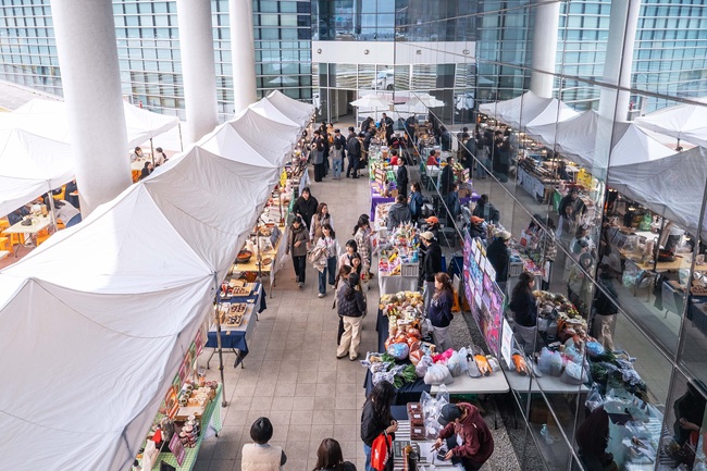 ▲ 건강보험심사평가원이 25일 원주시 반곡동 심평원 2사옥에서 '2026년 제2회 지역상품 직거래장터'를 개최했다. ⓒ건강보험심사평가원