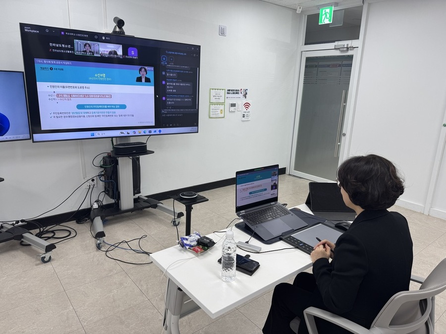 ▲ 교육은 국립국어원 오청진 강사를 초빙해 ‘공문서 바로쓰기의 이해’라는 주제로 문서 작성 사례 등 실무 중심 강의가 진행되었다.ⓒ(재)전라남도청소년미래재단 제공