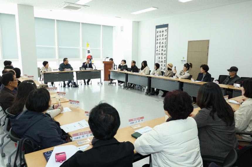 ▲ 고양시는 25일 삼송2동 통장회의에 참석해 지역현안을 경청했다 ⓒ고양특례시 제공