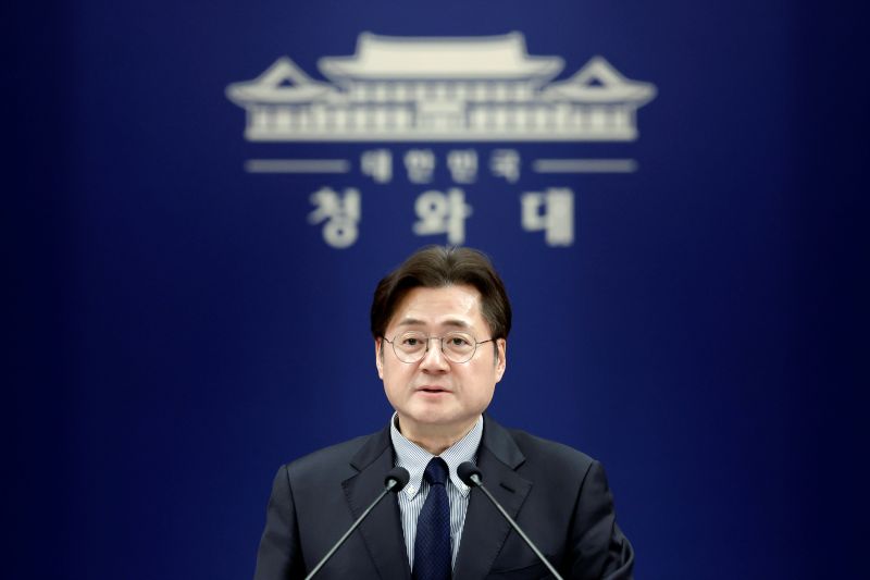 ▲ 홍익표 정무수석이 지난 25일 청와대에서 비상경제상황실 구성 관련 브리핑을 하는 모습. ⓒ뉴시스