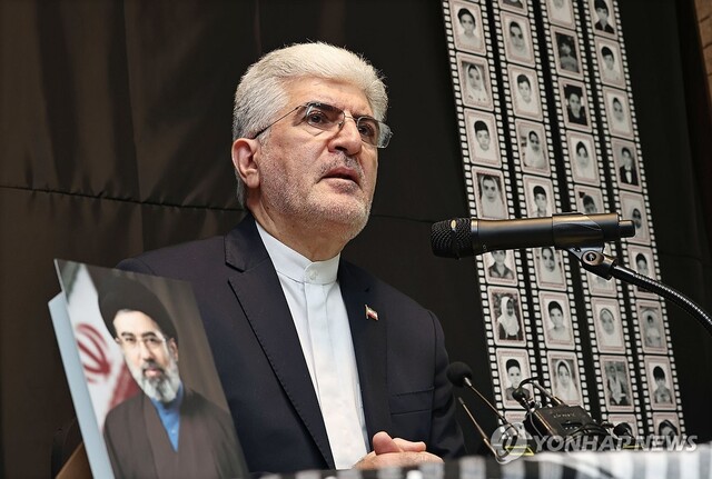 ▲ 사이드 쿠제치 주한이란대사가 26일 서울 용산구 주한이란대사관에서 열린 미국ㆍ이란 전쟁 관련 사진전 및 다큐멘터리 상영 기자회견에서 취재진의 질문에 답하고 있다.ⓒ연합뉴스