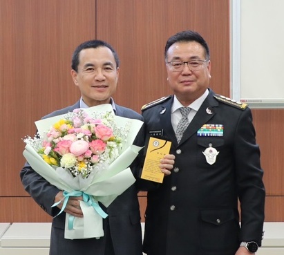 대한민국자율방범중앙회, 김진태 강원지사에 감사패 전달