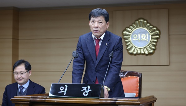 ▲ 김영춘의장은 26일 제9대 마지막 임시회를 마무리하며 9,131억 원 규모의 추가경정예산안을 의결했다.ⓒ부여군의회