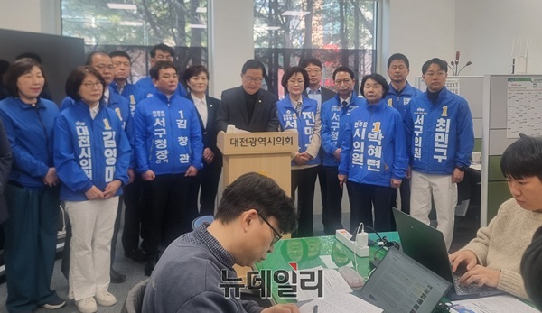 ▲ 더불어민주당 장종태 국회의원(대전 서구갑) 기자회견 모습.ⓒ김경태기자