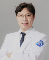 ▲ 계명대학교 의과대학 이재호 교수(해부학교실)의 교양서 ‘미술관에 간 해부학자’가 최근 러시아에 판권 수출되어 ‘명작의 해부학’이라는 제목으로 현지 출간됐다.ⓒ계명대