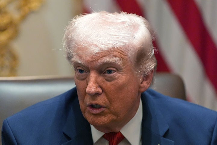 ▲ 트럼프 미국 대통령이 26일(현지 시간) 백악관 캐비넷룸에서 각료회의를 주재하며 발언하고 있다. /워싱턴 AP 뉴시스