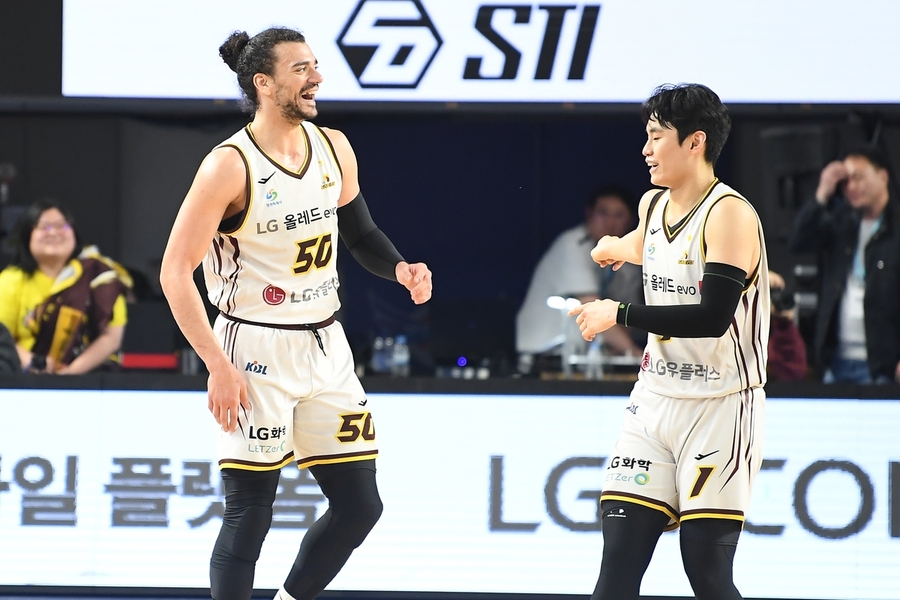 ▲ LG가 한국가스공사를 꺾고 3연승을 달리며 1위 수성에 성공했다.ⓒKBL 제공