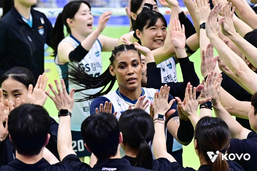 ▲ 실바가 40점을 폭발시킨 GS칼텍스가 PO 1차전에서 현대건설을 격파했다.ⓒKOVO 제공