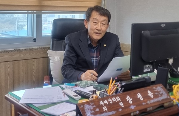 ▲ 장성용 부여군의회 ‘반산저수지 수변공원 조성사업 행정사무조사 특별위원회’ 위원장.ⓒ김경태기자