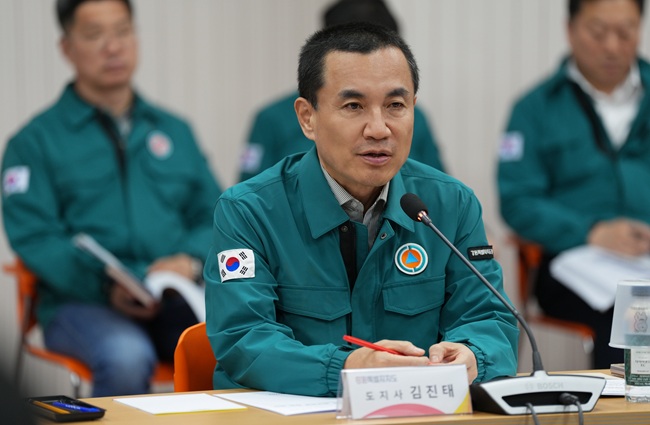 ▲ 김진태 강원특별자치도지사가 27일 도청에서 비상경제 점검회의를 주재하며 중동상황에 따른 분야별 대응현황을 점검하고 향후 계획에 대해 논의했다. ⓒ강원특별자치도