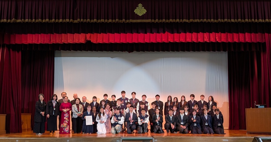 ▲ 경북교육청은 지난 24일 일본 오사카 오테마에고등학교에서 열린 ‘제5회 고등학생 국제 과학회의’에 경산과학고등학교 학생들이 참여해 우수한 연구 역량을 선보였다.ⓒ경북교육청