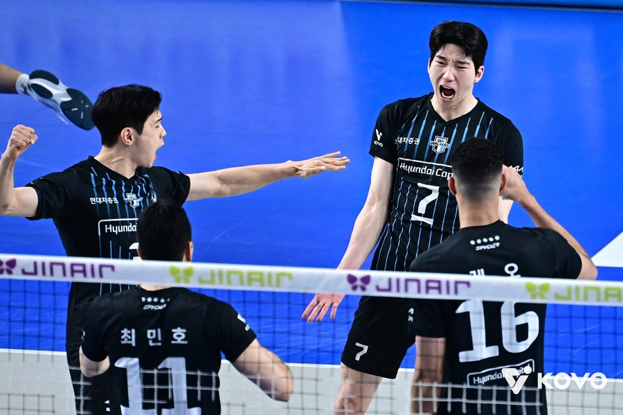 ▲ 현대캐피탈이 PO 1차전에서 우리카드에 극적인 역전 승리를 챙겼다.ⓒKOVO 제공