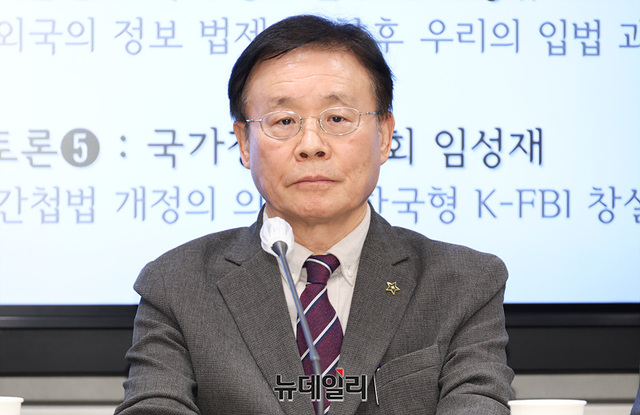 ▲ 국가정보연구회(회장 신언)가 27일 오후 서울 광화문 세종연구소에서 열린 '간첩법 개정의 의의와 향후 과제'를 주제로 창립 5주년 기념식 및 컨퍼런스를 개최했다. 경찰청 공안문제연구소·치안정책연구소에서 25년 동안 안보대책연구관으로 근무한 대공 전문가인 유동열 자유민주연구원장. ⓒ서성진 기자