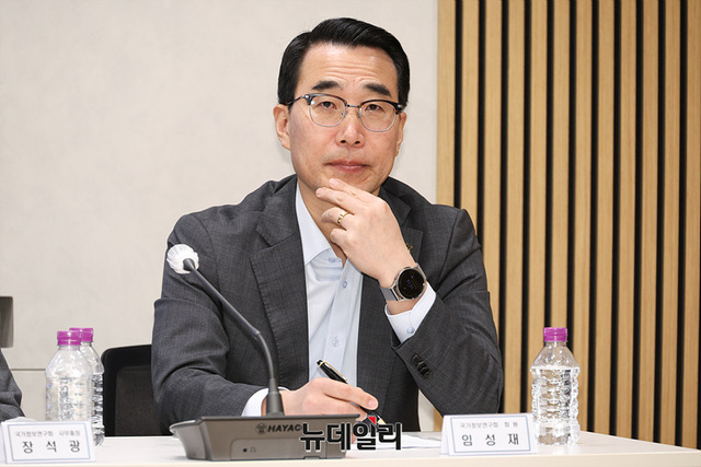 ▲ 국가정보연구회(회장 신언)가 27일 오후 서울 광화문 세종연구소에서 열린 '간첩법 개정의 의의와 향후 과제'를 주제로 창립 5주년 기념식 및 컨퍼런스를 개최했다. 국정원 출신인 임성재 동국대 북한학연구소 객원연구원. ⓒ서성진 기자