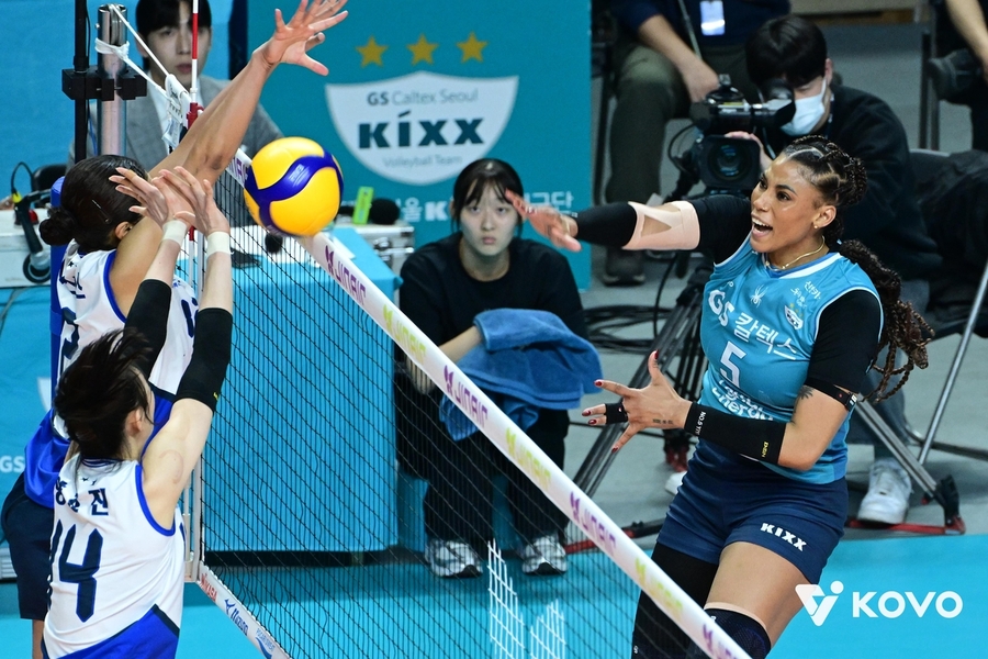 ▲ 실바가 폭발한 GS칼텍스가 현대건설을 꺾고 챔피언결정전 진출을 확정했다.ⓒKOVO 제공