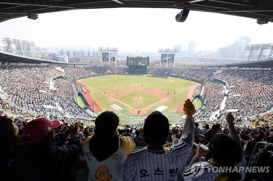 ▲ 28일 열린 프로야구 개막전에서 전 구장 매진을 기록했다.ⓒ연합뉴스 제공