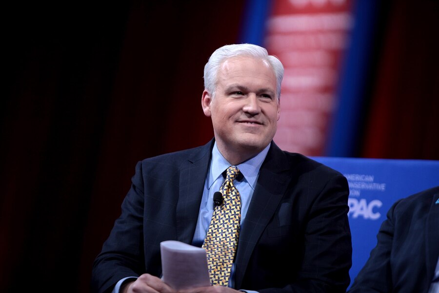 ▲ CPAC을 매년 개최하는 미국보수주의연합(ACU)의 맷 슐랩 의장. 미국의 정치운동가이며 로비스트로 미국 보수연합의 의장이다.(2025년) 그는 코브 전략센터를 운영중이며 도널드 트럼프 2기 행정부와 매우 가까운 사이로 알려져 있다. 폭스 뉴스에 정치 코너에 참가하였다. 조지 W. 부시의 부보좌관으로 조지 부시 1기 정치 자문관으로 근무하였다. 그의 아내는 머세이디스 슐랩으로 트럼프 행정부의 정책 자문관 대표이다. - 위키백과 ⓒ 화면 갈무리