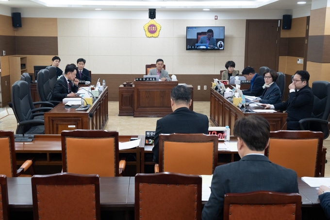 ▲ 인천시의회 행정안전위원회는 지난 27일 행정안전위원회 회의실에서 제307회 임시회 제1차 행정안전위원회를 열었다.ⓒ인천시의회 제공