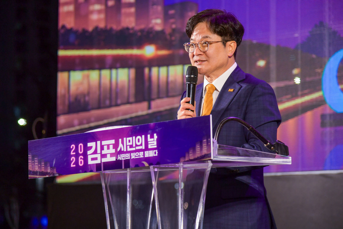 ▲ 김병수 시장이 28일 제28회 김포시민의날 기념식에서 김포시의 미래 비전에  대해 설명하고 있다. ⓒ 김포시 제공