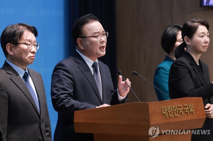 ▲ 김부겸 전 국무총리가 30일 국회 소통관에서 대구시장 출마를 선언하고 있다. ⓒ연합뉴스