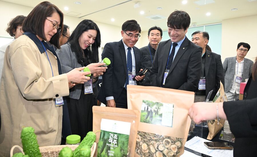 ▲ 거창군은 지난 27일 미래농업복합교육관에서 세계한인경제무역협회(OKTA) 시드니지회 회원을 초청해 수출상담회를 개최했다.ⓒ거창군