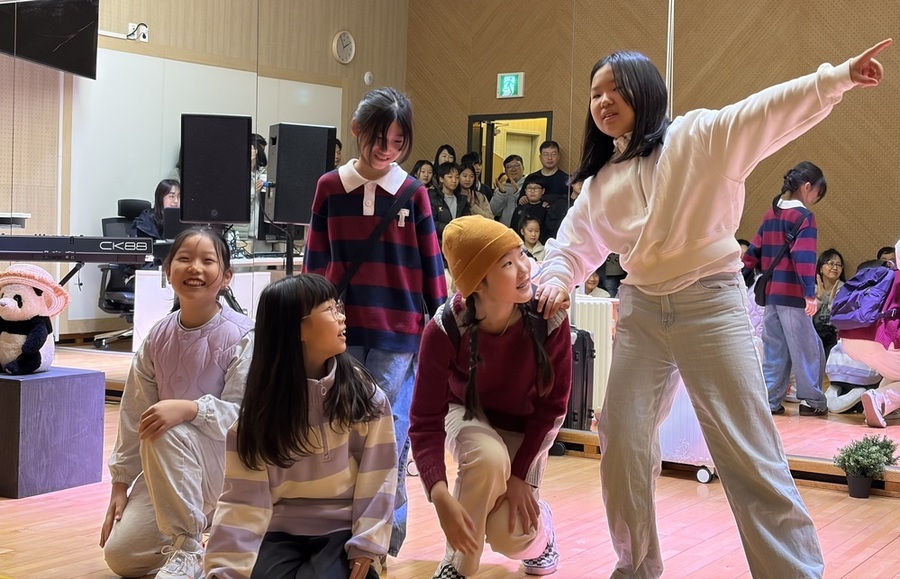 ▲ 광주학생예술누리터 2관에서 학생들이 지난 2025년 10월 지역연계 예술체험에 참여해 뮤지컬 미니 공연을 하고 있다.ⓒ광주시교육청 제공