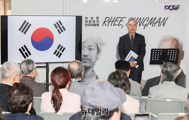 ▲ 서요한 애국문화예술재단 이사장이 30일 서울 종로구 한예극장에서 열린 이승만 탄신 151주년 기념 음악326 프로젝트 '이승만 이야기(He's Story)' 음원 발매 및 해설집 출판 기념 행사에서 발표를 하고 있다. ⓒ서성진 기자