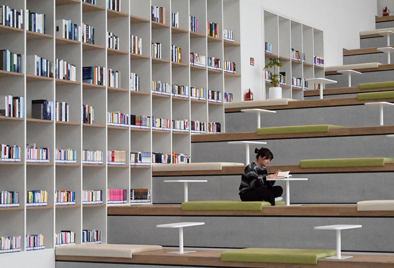▲ 세종공동캠퍼스 학술문화지원센터 계단식 도서관 모습.ⓒ행복청