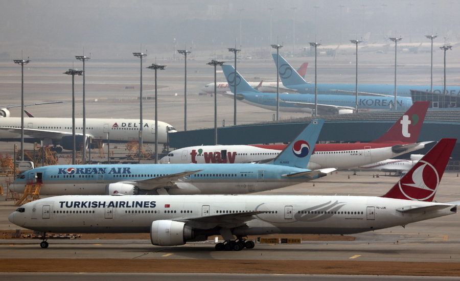 ▲ 중동 분쟁 지속으로 인한 고유가, 고환율 여파로 대한항공이 비상경영에 돌입한다는 방침을 나타냈다. ⓒ연합뉴스