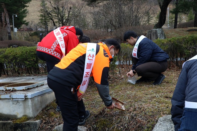 ▲ 강원랜드가 봄철 산불 위험이 높아지는 시기를 맞아 국유림영림단 사회적협동조합과 함께 하이원리조트에서 산불 예방 캠페인을 실시했다. ⓒ강원랜드