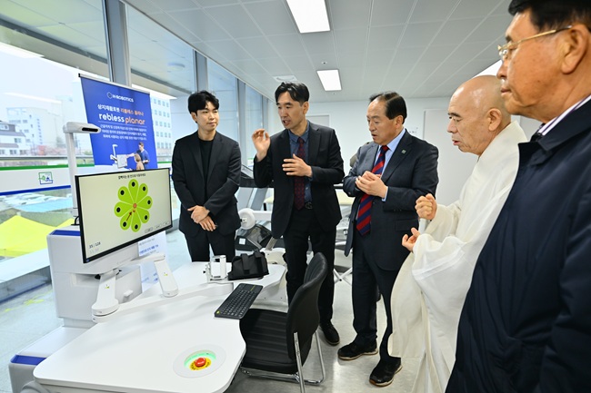 ▲ 속초시가 31일 지역 장애인의 복지 증진과 자립 지원을 위한 핵심 시설인 속초시 장애인종합복지센터 '이음' 개관식을 갖고 본격 운영에 들어갔다. ⓒ속초시