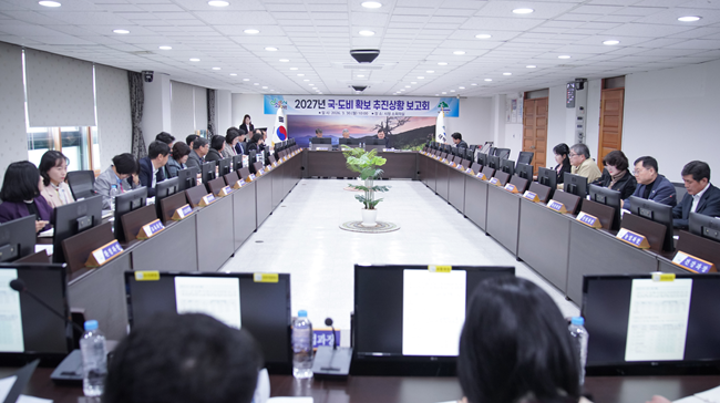 ▲ 태백시(시장 이상호)가 지난 30일 시청 소회의실에서 김동균 부시장 주재로 국장 및 전 부서장이 참석한 가운데 '2027년 국·도비 확보 추진상황 보고회'를 개최했다. ⓒ태백시