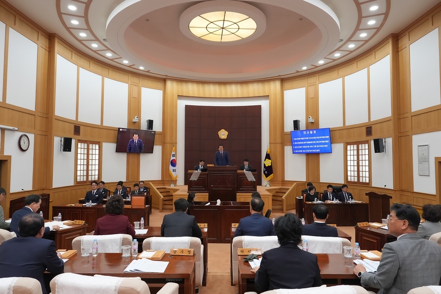 ▲ 경산시의회(의장 안문길)는 30일 제2차 본회의를 끝으로 지난 25일부터 진행된 제268회 임시회를 마무리했다.ⓒ경산시의회